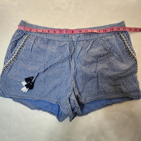 Vineyard Vines - Picture 10 of 13
